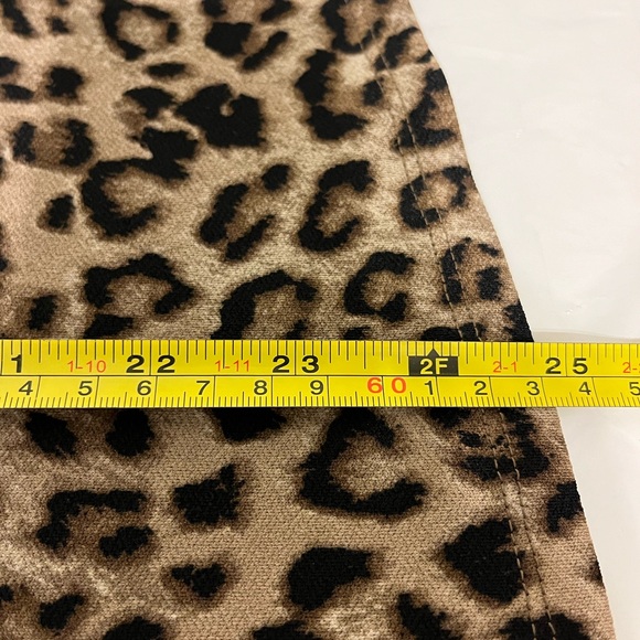 Vivianne  Rose leopard print top medium - Picture 8 of 9